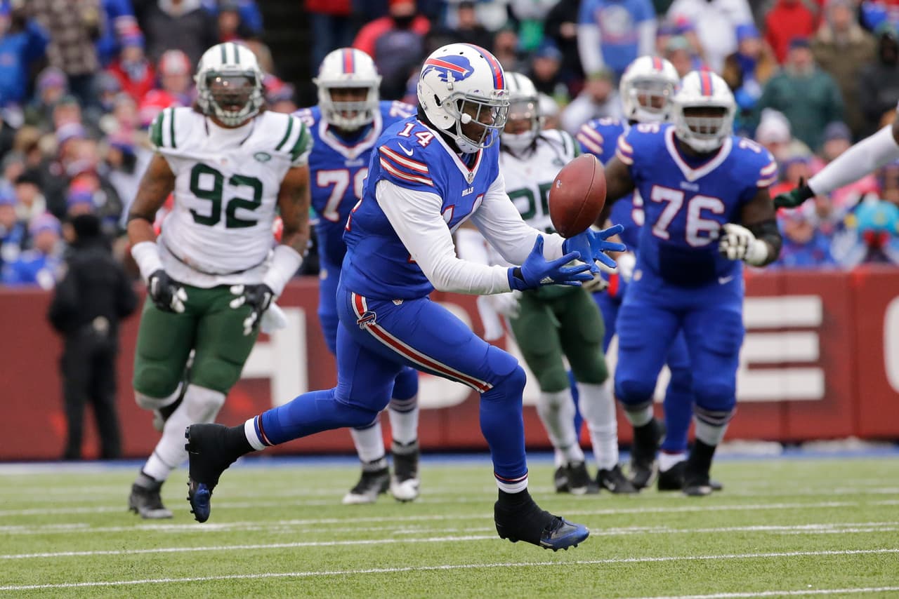 6 SAMMY WATKINS – Si bien la defensiva de los Buffalo Bills le robó 3 pases a Ryan Fitzpatrick en momentos clave, las recepciones de Sammy Watkins sirvieron para mover a la ofensiva. Watkins atrapó 11 pases para 136 yardas.
