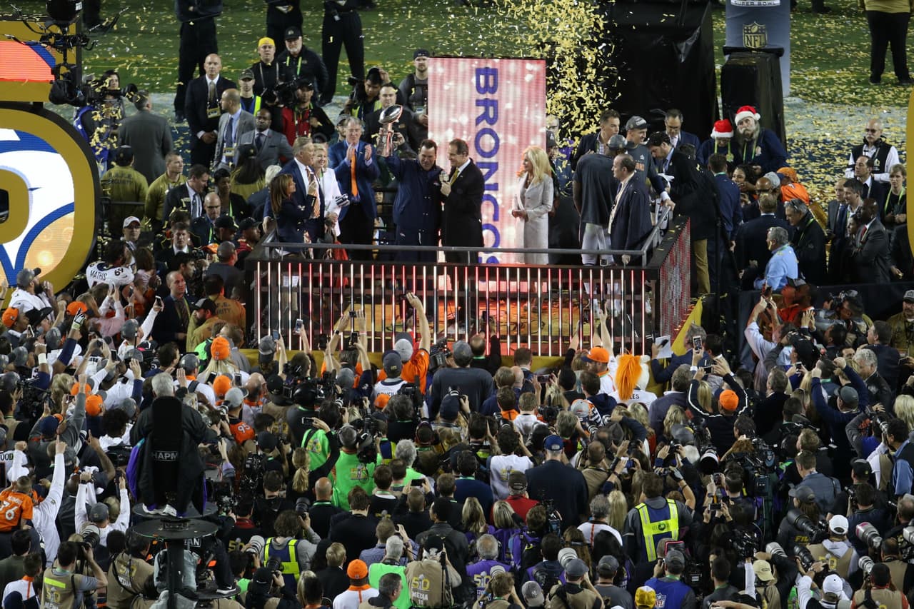 Así celebraron los Denver Broncos y su afición su triunfo en el Super Bowl 50 ante los Carolina Panthers 24-10.