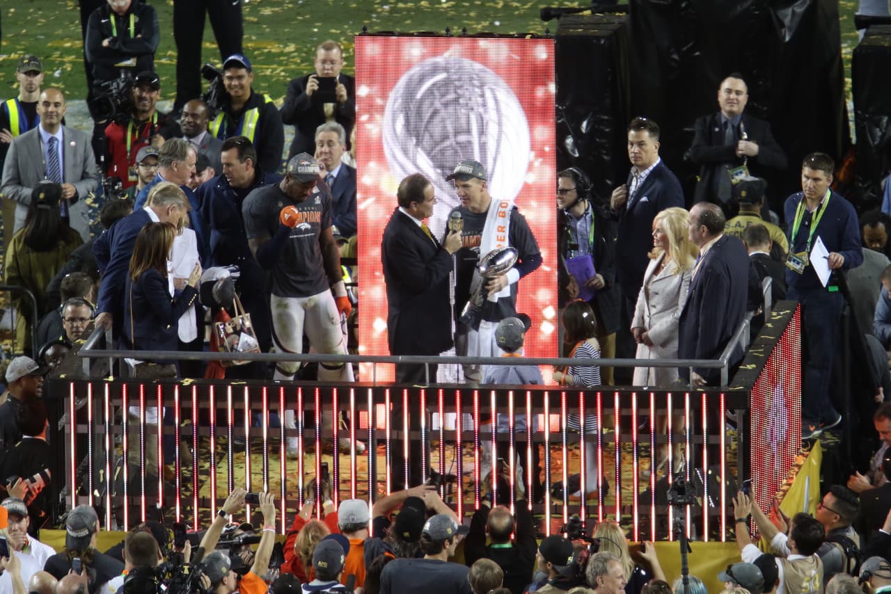 Así celebraron los Denver Broncos y su afición su triunfo en el Super Bowl 50 ante los Carolina Panthers 24-10.