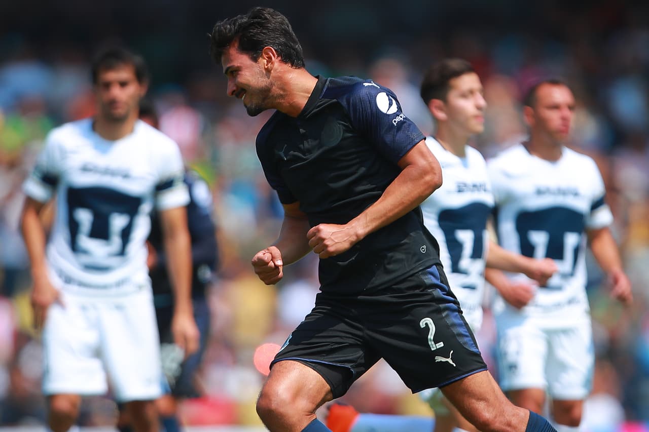 Después de rescindir con el Getafe, Oswaldo Alanís está muy cerca de firmar con el Real Oviedo de la Segunda División de España. El defensa mexicano está en suelo asturiano para definir su llegada.