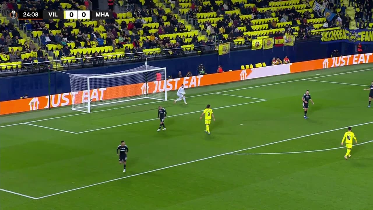 ¡TIRO ATAJADO! disparo por Manu Trigueros.