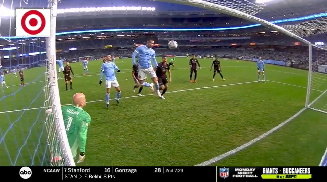 ¡Fiesta celeste! Alexander Callens marca el segundo y NY City FC pone un pie en semifinales