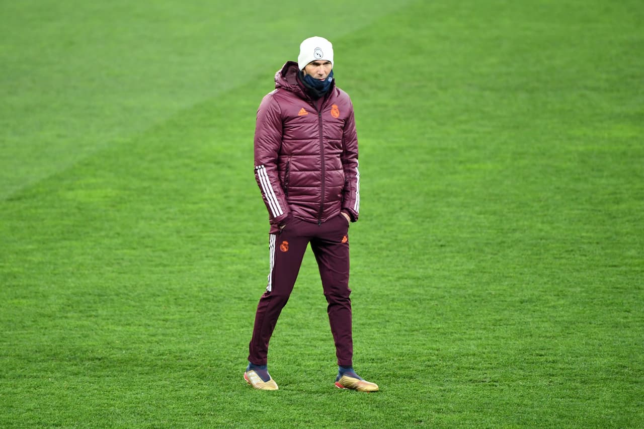 Zidane causa baja con el Real Madrid; resulta positivo por COVID-19