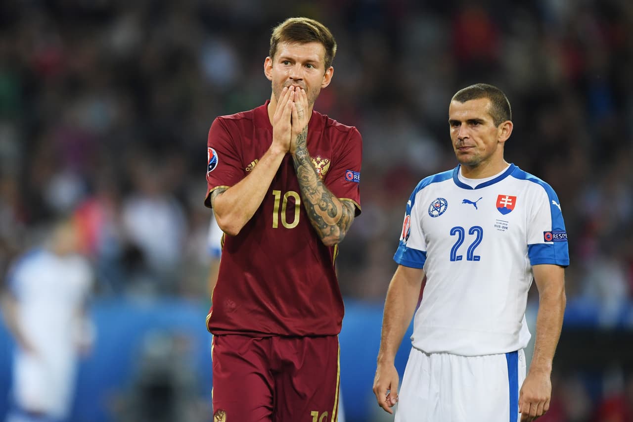 Rusia igualó con Inglaterra 1-1, pero derrotas 2-1 y 3-0 contra Gales le dieron un baño de agua fría a las ilusiones de los anfitriones del próximo mundial y de la actual Copa Confederaciones.