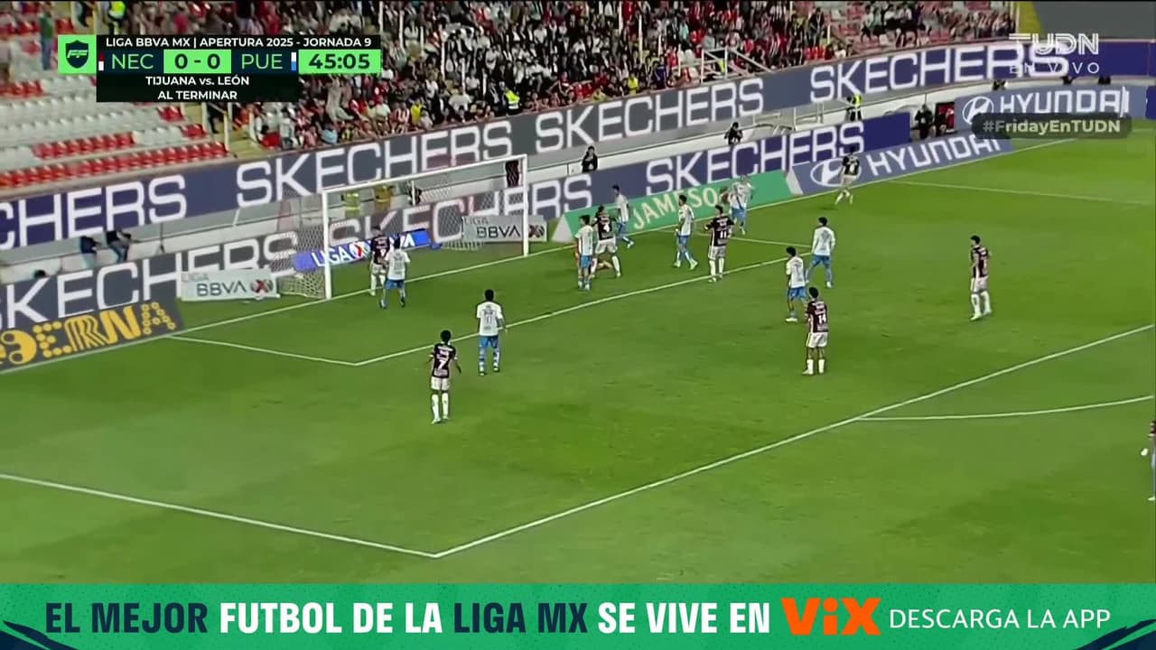 ¡Autogol para el Necaxa! Tras centro en el área, Moyano la empuja en su arco