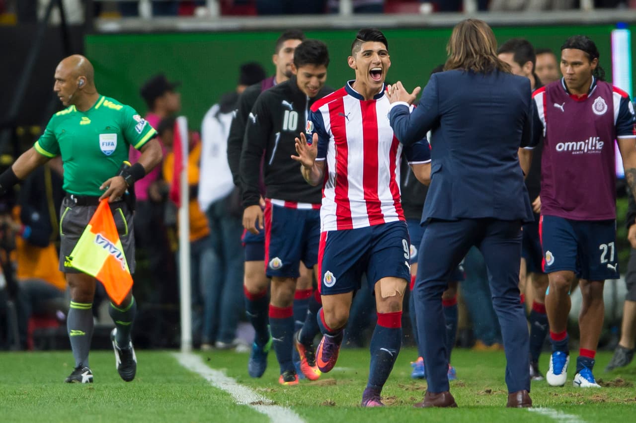 Action photo during the match Guadalajara vs Cruz Azul at Omnilife Stadium, Apertura 2016 MX League. -- Foto de accion durante el Partido Guadalajara vs Cruz Azul en el Estadio Omnilife. Partido Correspondiente a la Jornada 15 del Torneo Apertura 2016 Liga BBVA Bancomer MX, en la foto: Festejo de gol de Alan Pulido ---29/10/2016/MEXSPORT/ Cristian de Marchena.