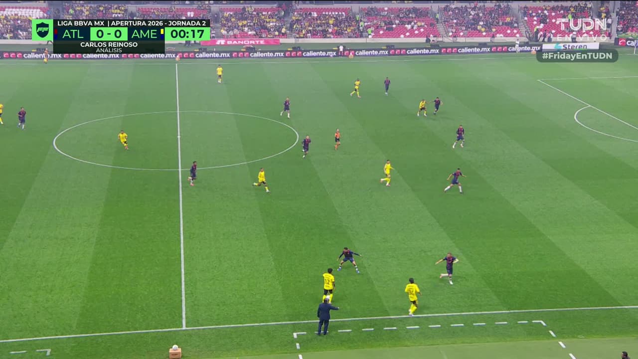 Arranca el partido y la pelota está en juego.