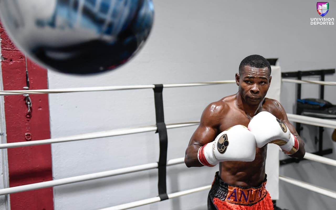 El boxeador cubano está listo para su combate ante el ucraniano del 9 de diciembre en Nueva York. En un duelo de campeones Olímpicos y mundiales.