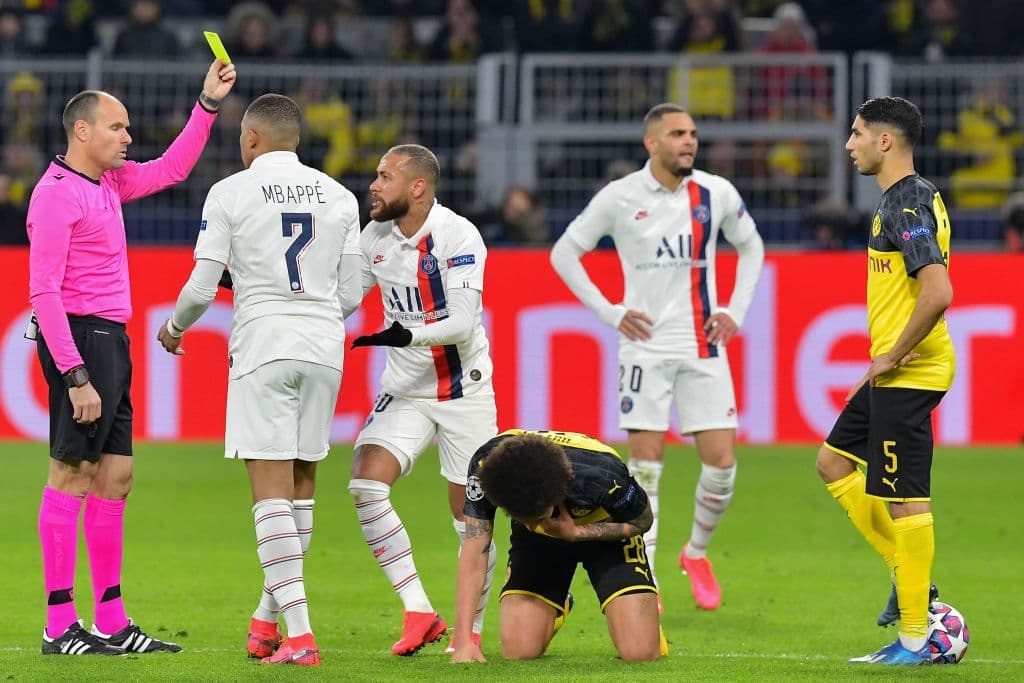 Silbatazo final y el partido termina a favor del Dortmund.