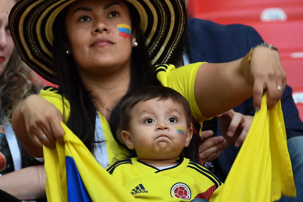 Los fanáticos en Moscú prendieron la fiesta del duelo de octavos de final entre Colombia e Inglaterra, con un colorido que marca la definición del último clasificado a cuartos de final en Rusia 2018.