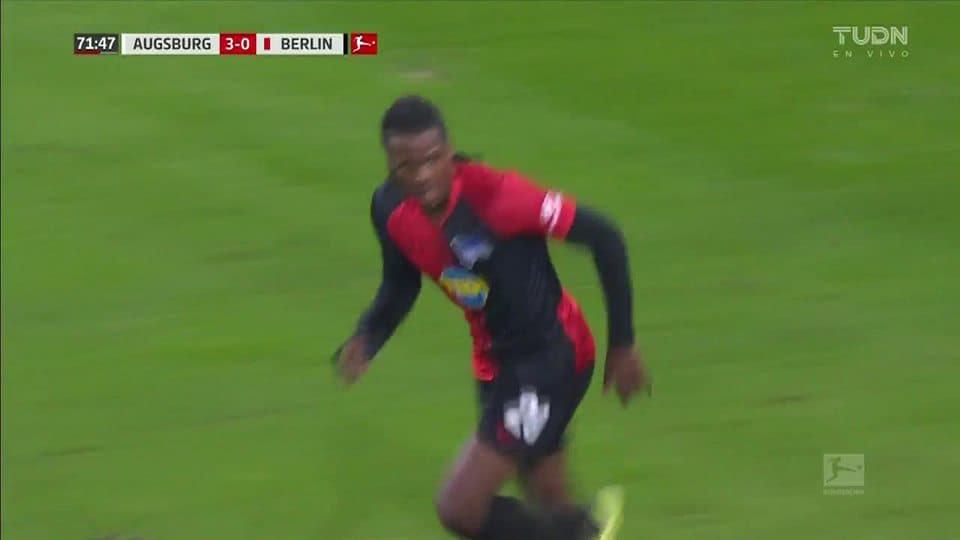 Tiro desviado de Dedryck Boyata