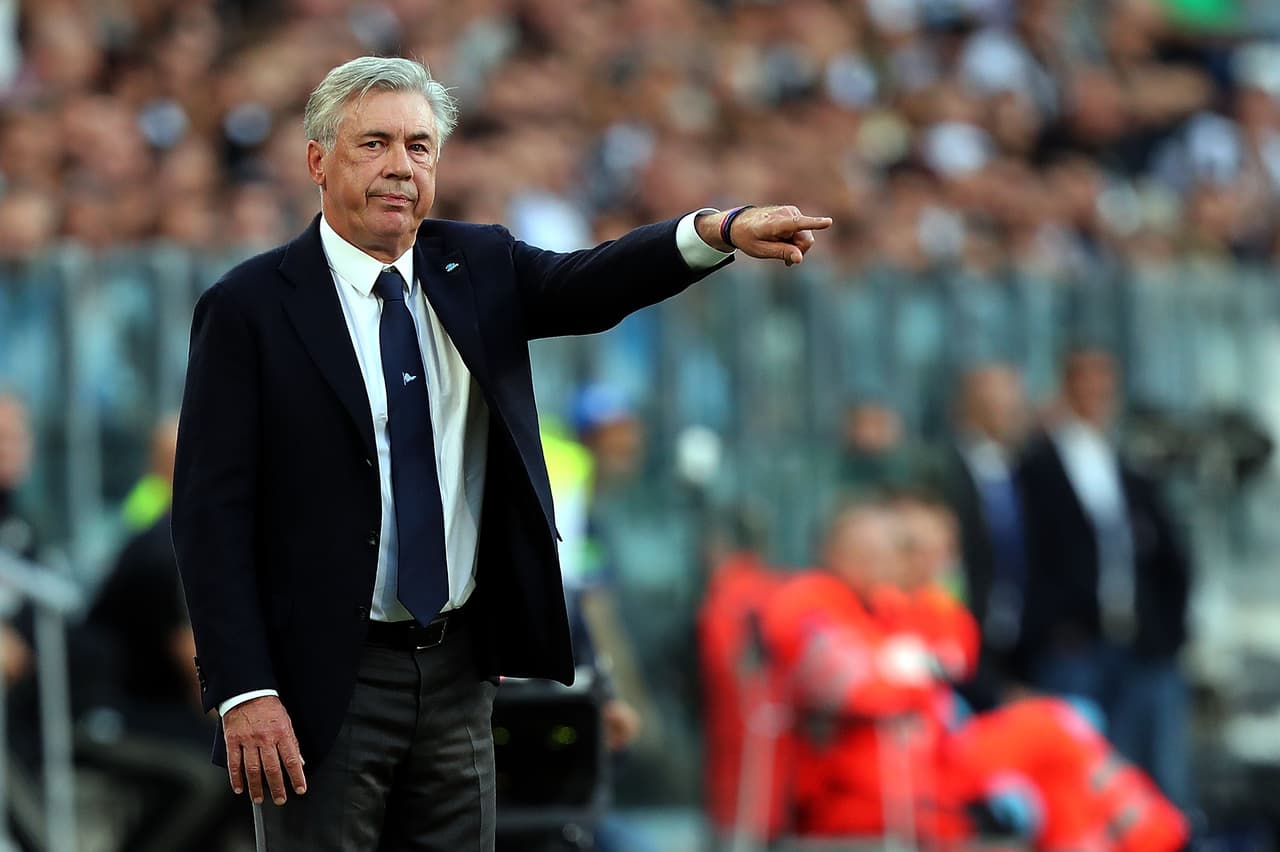 Carlo Ancelotti no podía creer como su equipo se dejaba robar de las manos un triunfazo. La Juventus remontaba con cierta facilidad.
