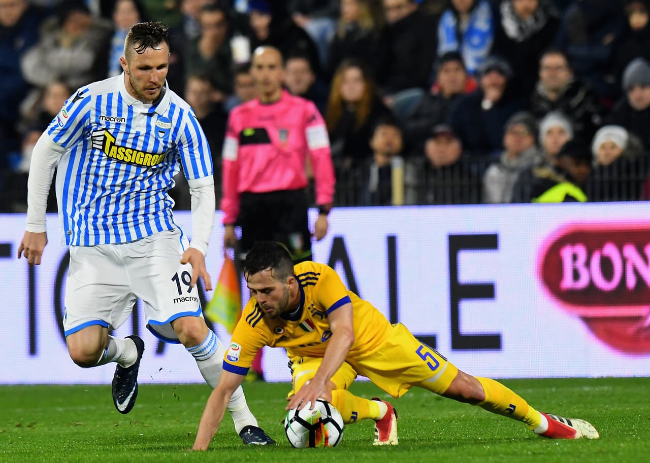 Miralem Pjanic, encargado de las ideas desde el mediocampo, se nubló y el equipo de Turín comenzó a acercarse con más ganas que fútbol al área local.