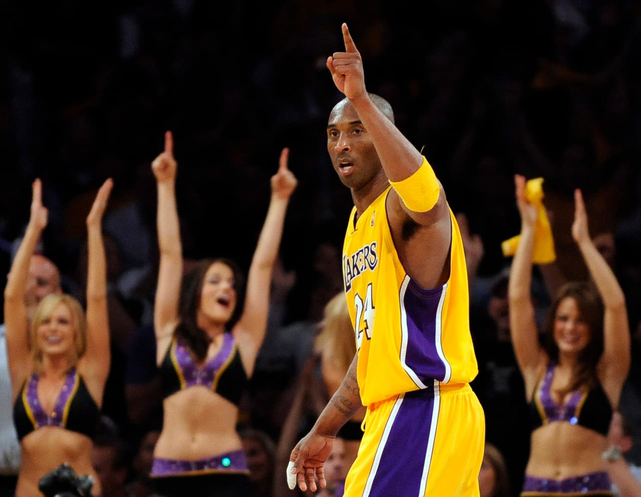 Kobe Bryant celebrando.