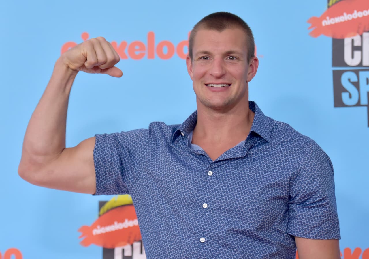 Su mamá y no Brady, el motivo de Gronkowski para jugar en Tampa