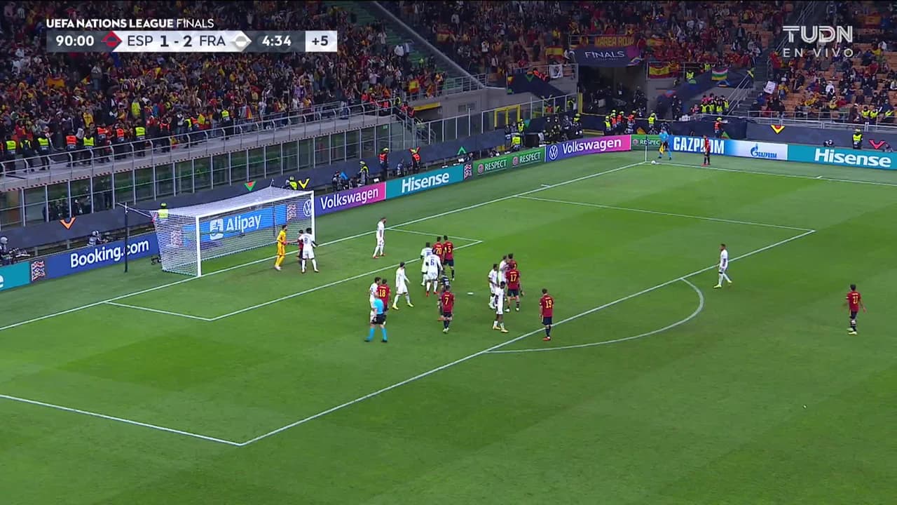 ¡TIRO ATAJADO! disparo por Yeremi Pino.