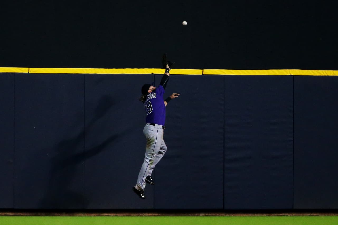 Colorado 7 - 5 Milwaukee: Los Rockies logran el primer triunfo de la temporada ante los lanzamientos de Junior Guerra.