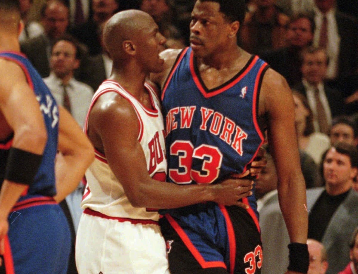 Patrick Ewing. Inició su carrera profesional con los New York Knicks, donde estuvo activo durante quince años. Fichó para Seattle Super Sonics en el 2000 y un año más tarde se fue a Orlando Magic.