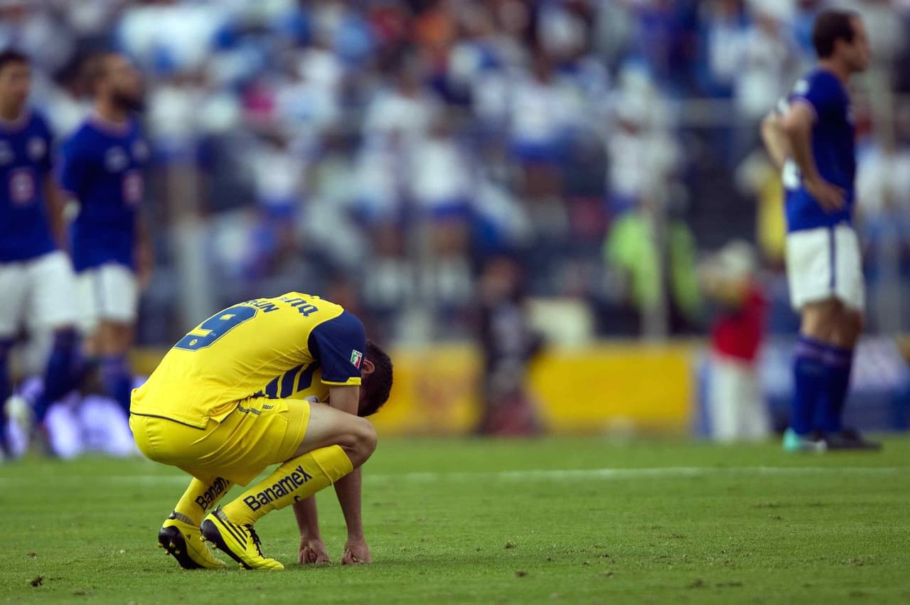 El comienzo de Miguel Layún con América fue para olvidar, al punto que tras sus errores y el mal momento del equipo surgió la frase "todo es culpa de Layún".