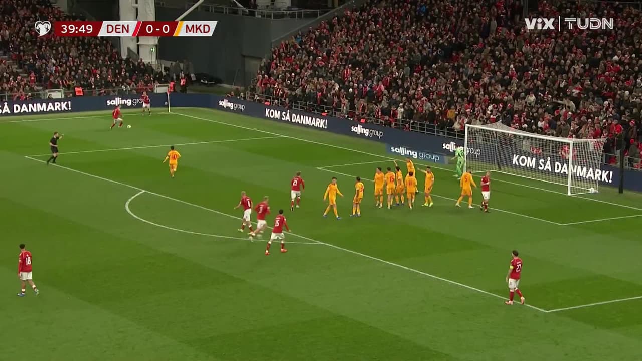¡La suerte está con Macedonia! ¿Cómo es que Dinamarca no puede meter en una jugada así?