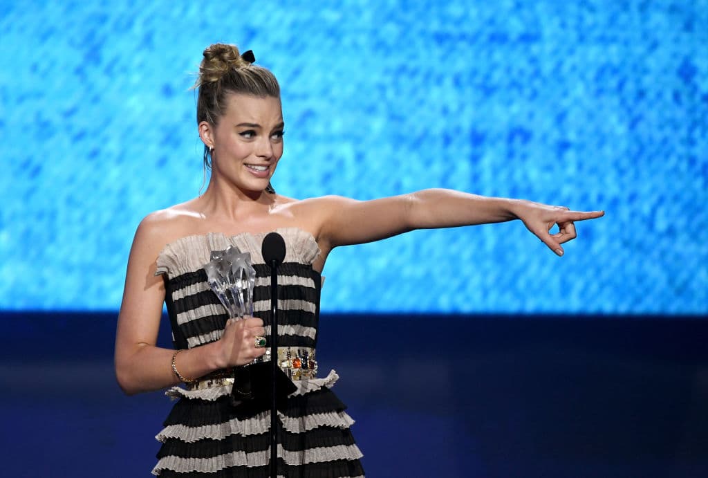 Actúa junto a Idris Elba, Sylvester Stallone y Viola Davis.