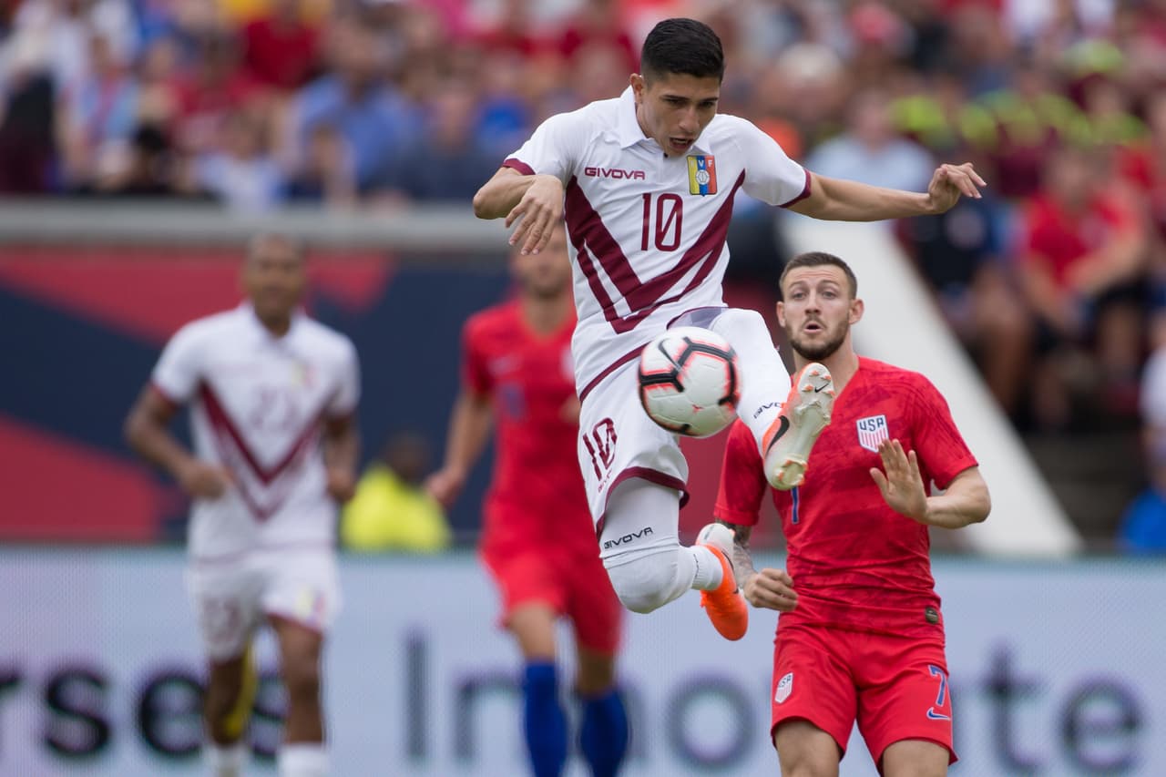 El balón fue bien manejado por Venezuela que se lleva una victoria justa tras haber caído ante México la semana pasada.