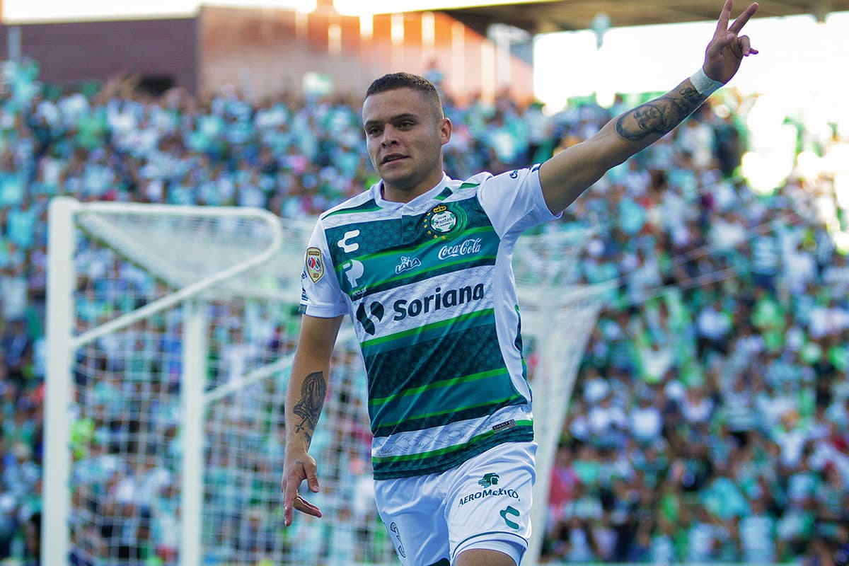 Jonathan Rodríguez abrió el marcador para Santos Laguna al minuto 47, apenas iniciando el segundo tiempo.