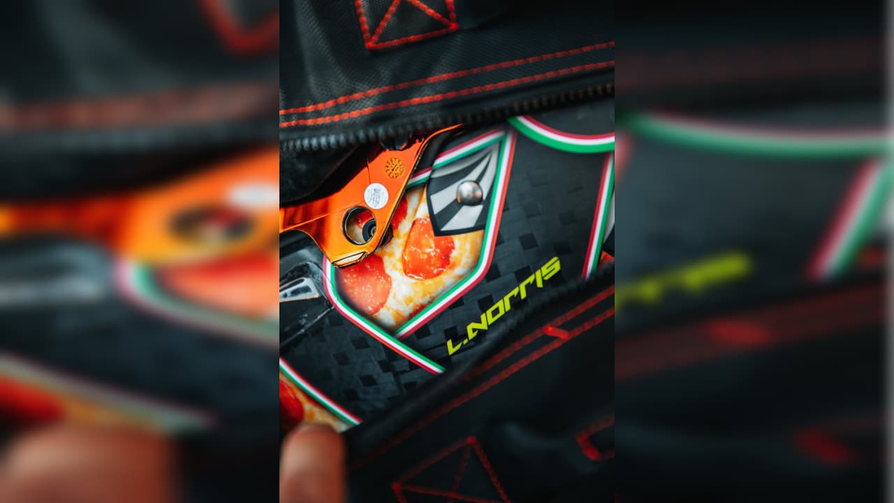 El piloto de McLaren dio a conocer un nuevo diseño en su casco y la pizza se adueña completamente de la equipación del inglés.