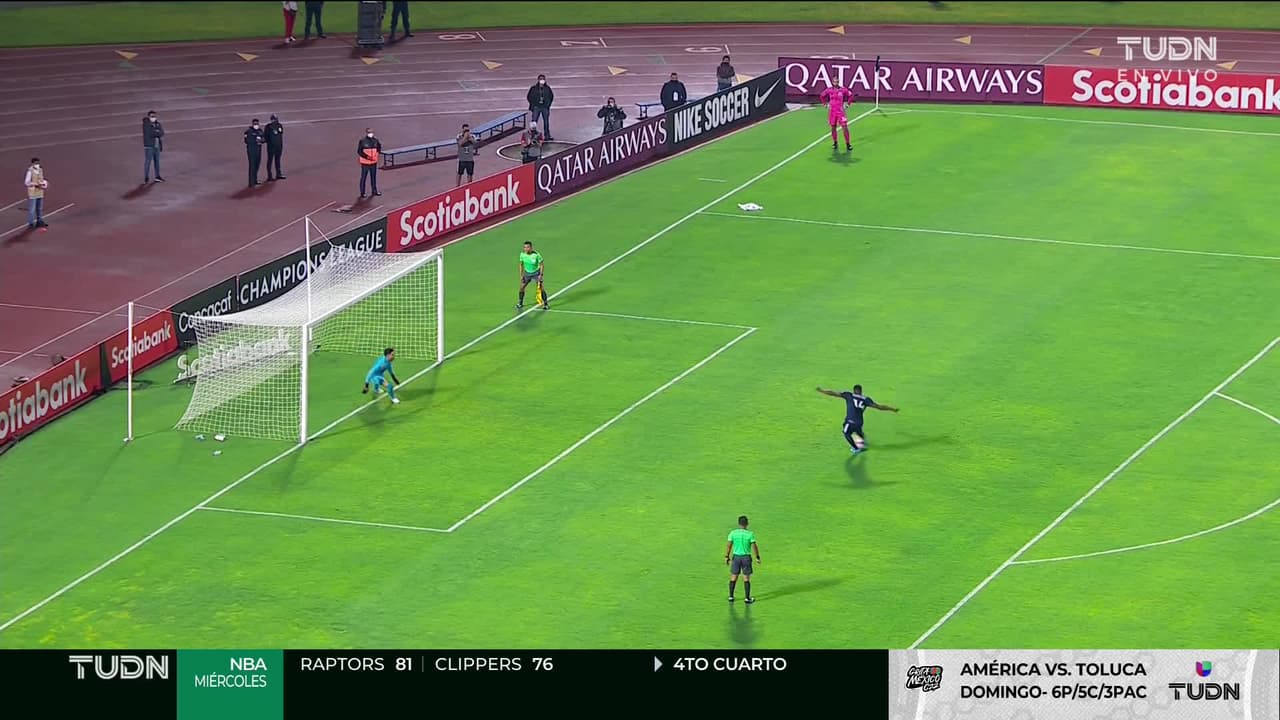 ¡GOL!  anota para New England Revolution. Jozy Altidore