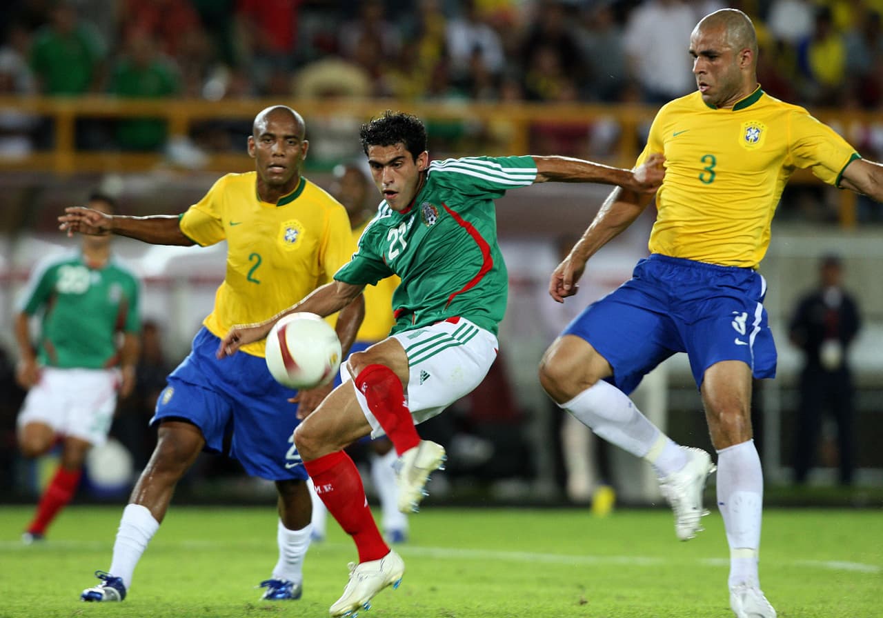 Los únicos 'europeos' eran Nery Castillo y Rafa Márquez. Parecía que México sería víctima de Brasil (a la postre campeón), hasta que Castillo con un 'sombrerito' dejó fuera de combate a Maicon y a Alex para el 1-0.
