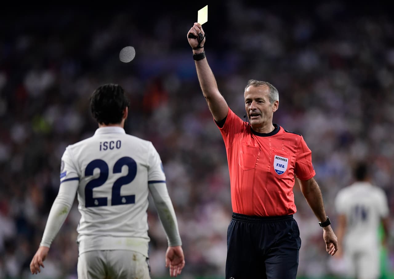Isco, que tuvo poco protagonismo y salió en el minuto 23 del segundo tiempo, vio la tarjeta amarilla.
