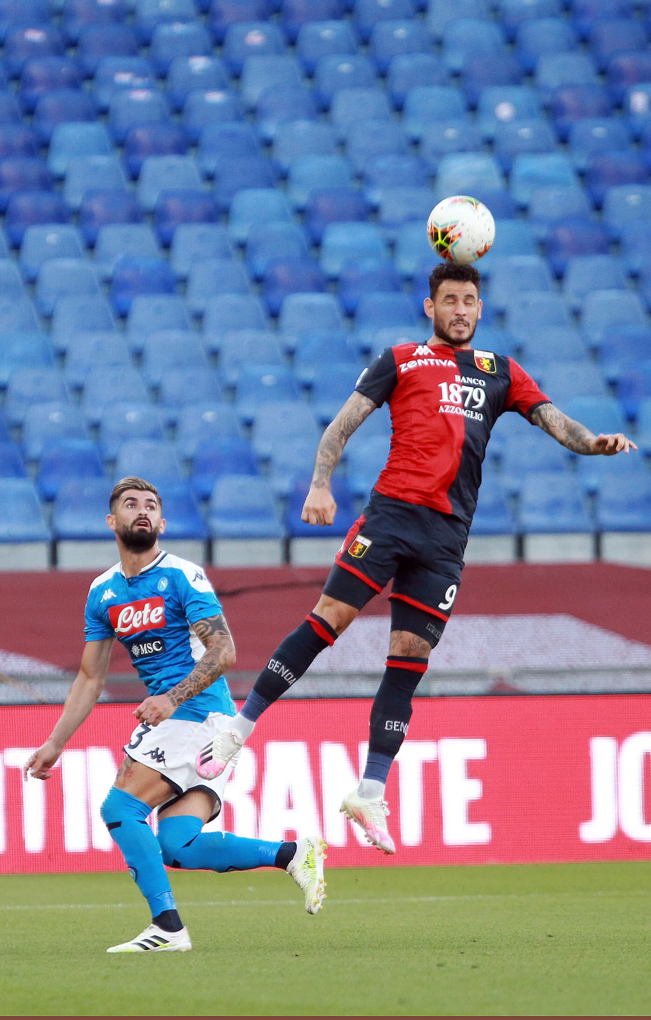 Hacia los 40’ de juego, Napoli había rematado más ocasiones al arco, pero la más clara la tuvieron los locales; ya habían estrellado un balón al poste.