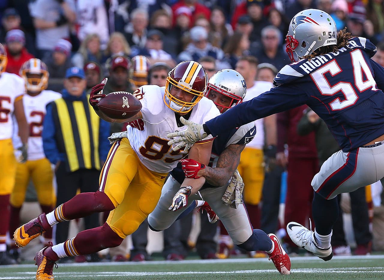 Los Patriots arrollaron a los Redskins 27-10 para mantener la racha ganadora de 8-0 en la temporada. Checa las mejores tomas del partido.