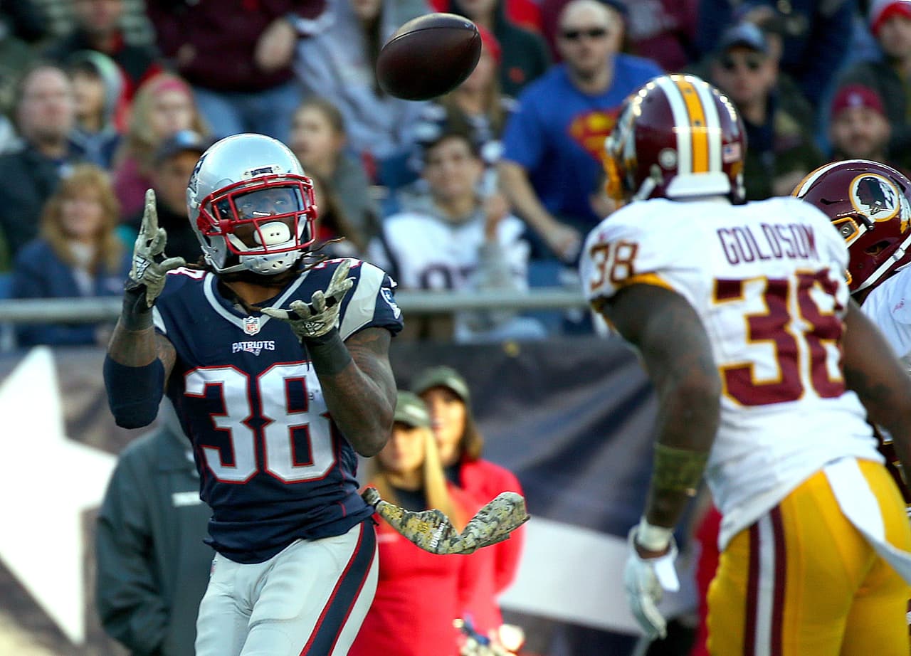 Los Patriots arrollaron a los Redskins 27-10 para mantener la racha ganadora de 8-0 en la temporada. Checa las mejores tomas del partido.