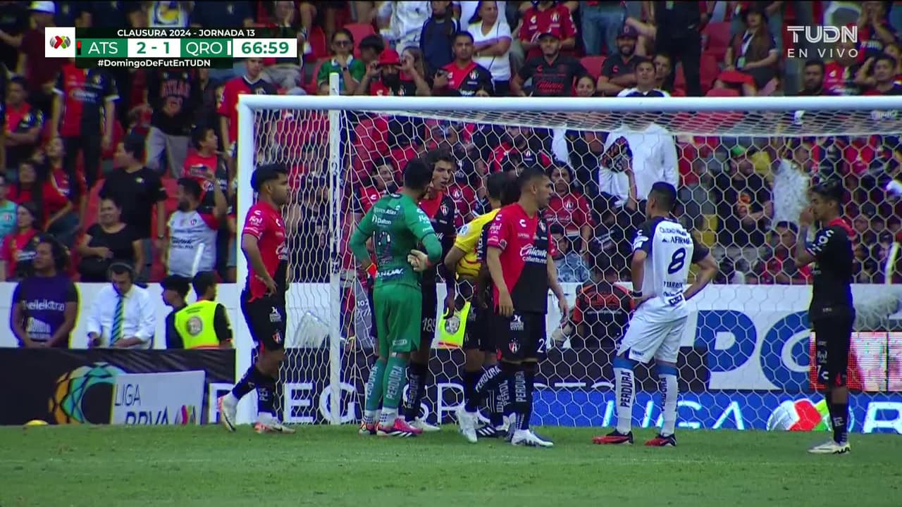 ¡Tarjeta Roja! Anderson Santamaría recibe la segunda amarilla y se va del juego.