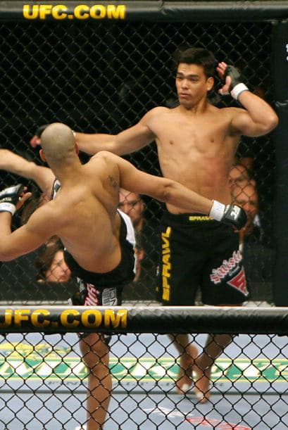 Machida, especialista en karate, debido a que su padre es el japonés experto de karate Shotokan Yoshizo Machida, utiliza sus habilidades para implementar su postura poco ortodoxa y una estrategia impredecible.