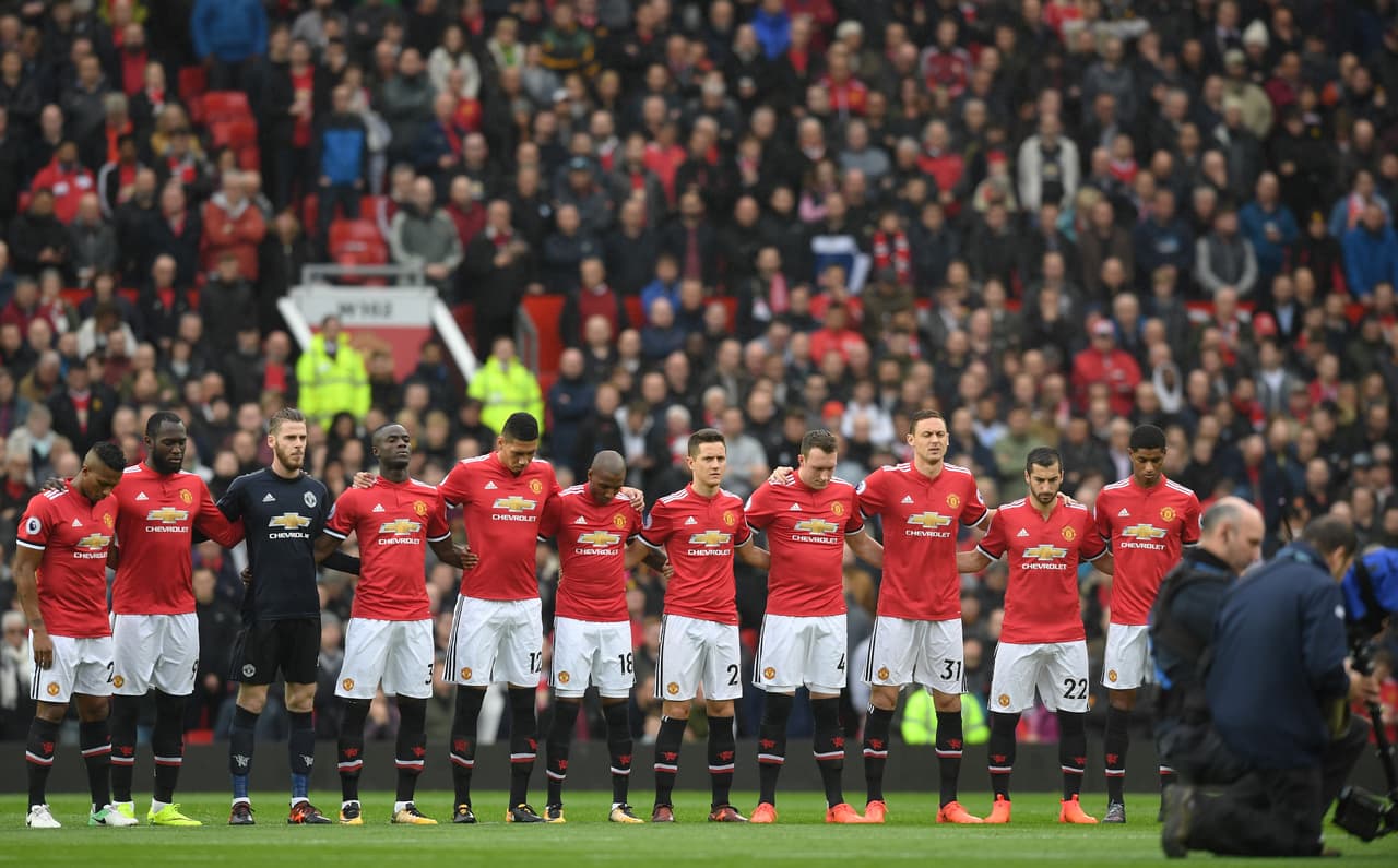 Así salío el Manchester United al campo: De Gea; Bailly, Valencia, Jones, Smalling; Young, Herrera, Matic, Mkhitaryan; Lukaku, Rashford.