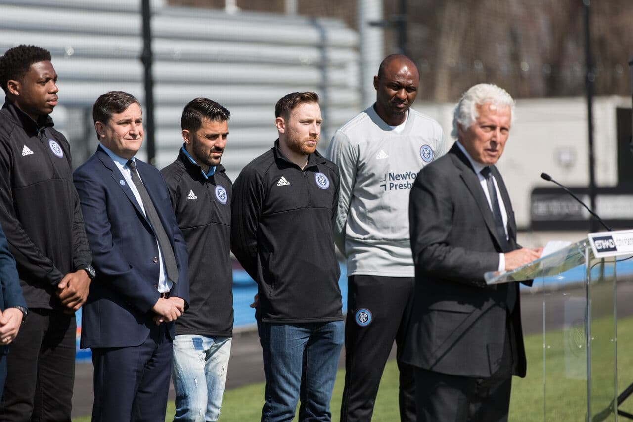 El plantel, el cuerpo técnico y la directiva del club estuvieron presentes en la inauguración. (NYCFC)