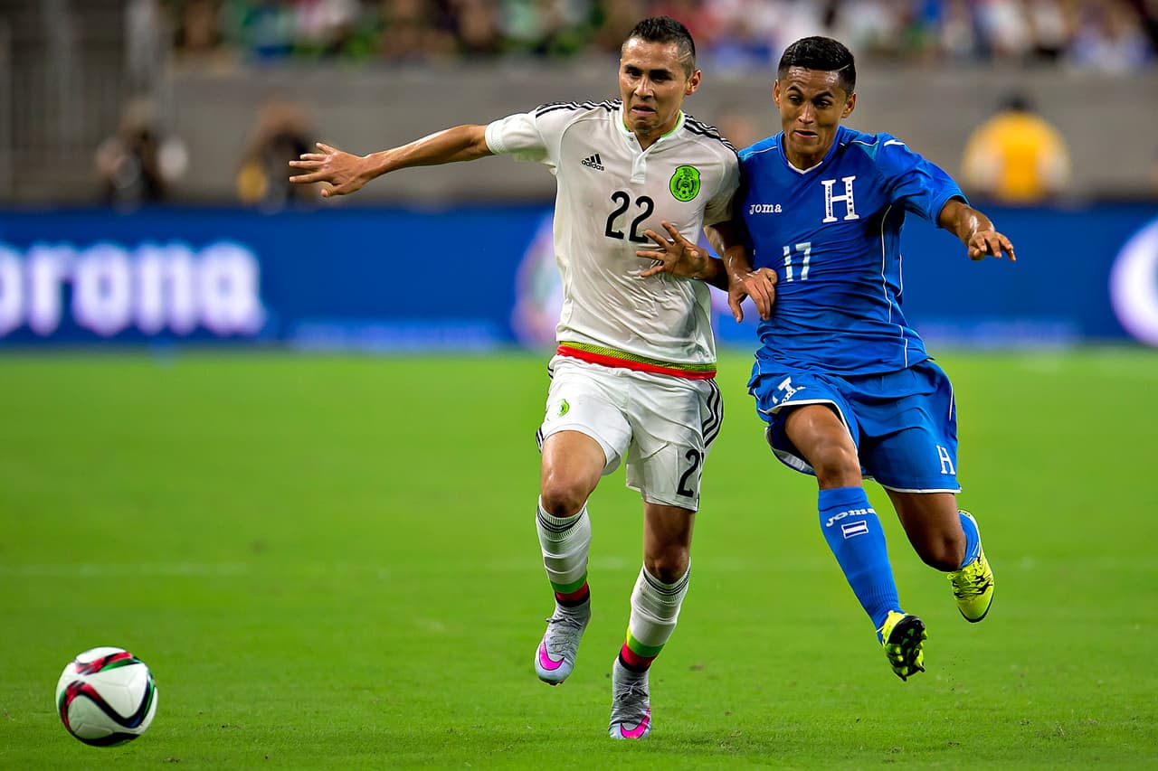 6 Andy Najar, con un equipo más enfocado a que no le hicieran daño, a querer hacerlo , se vio poco en la delantera hondureña. También cumplió con labores de ensuciar el juego.