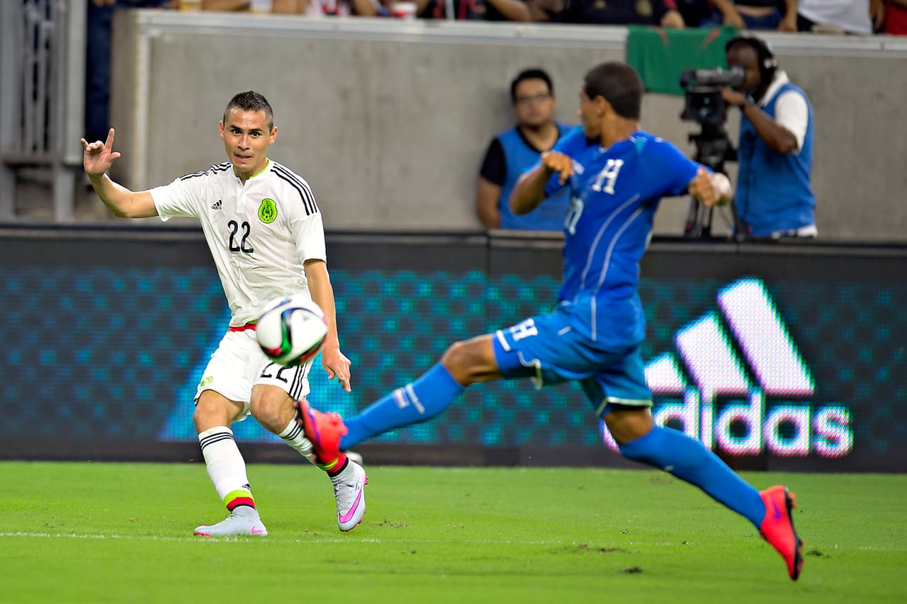 6 Paul Aguilar no tuvo la claridad en la banda derecha del equipo mexicano que ha tenido en otras ocasiones, aunque cumplió su labor defensiva con correción.