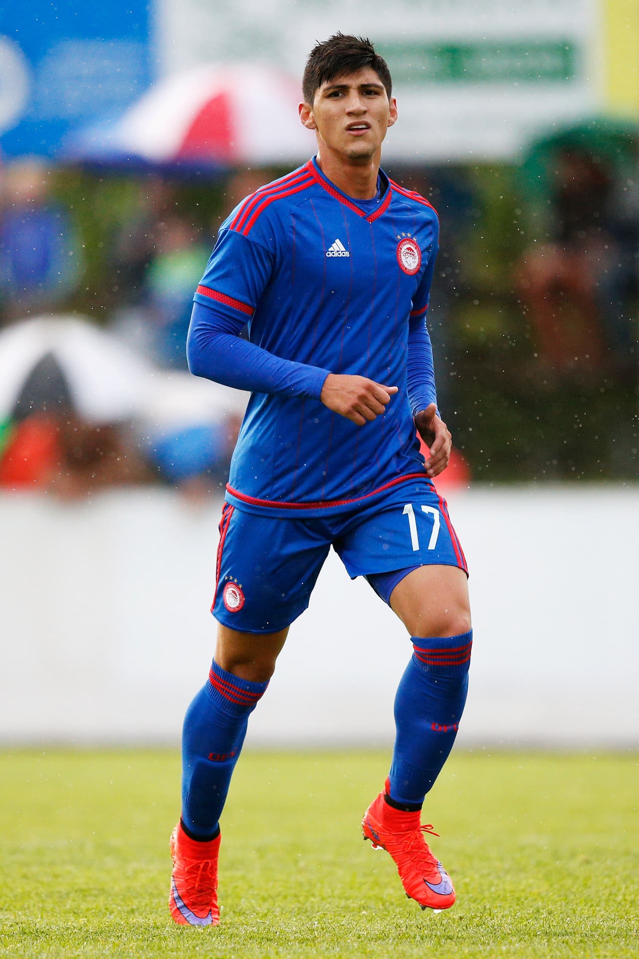 Alan Pulido continuará en la Superliga de Grecia defendiendo la camiseta del Olympiacos, club al que llegó el año pasado luego de su abrupto rompimiento con los Tigres de la UANL.