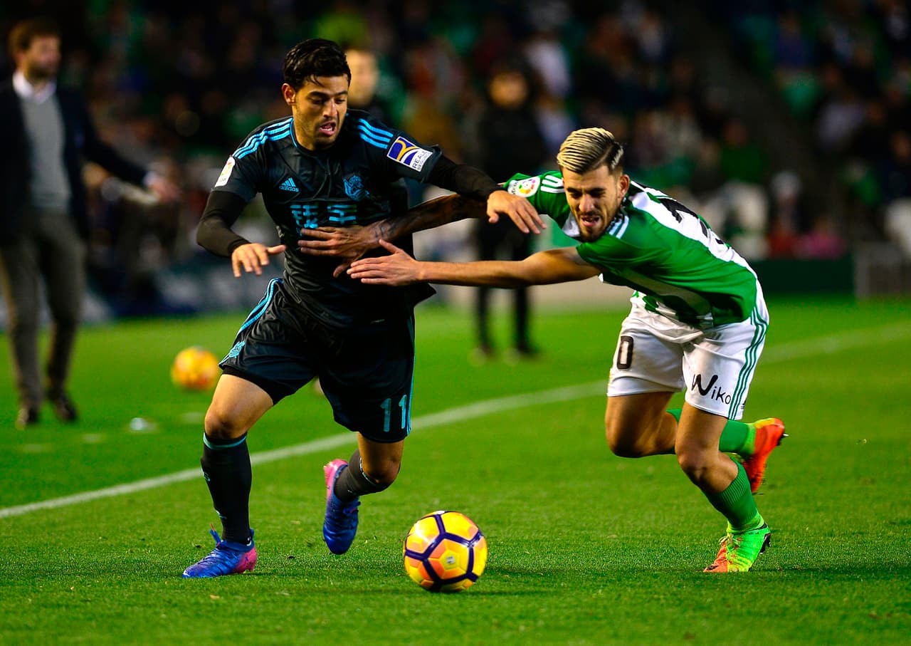 La sorpresa llegó por los lados de Real Sociedad al ver la oferta de 8 millones de euros del propio Lyon por el delantero Carlos Vela, pero el equipo español afirmó que no está dispuesto a negociar por el mexicano por menos de 10 millones de euros.