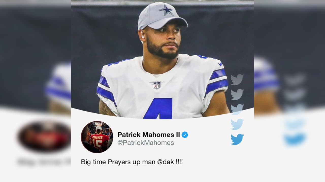 El quarterback de los Dallas Cowboys sufrió una grave lesión de tobillo y sus compañeros de profesión le mandaron apoyo en sus redes sociales.
