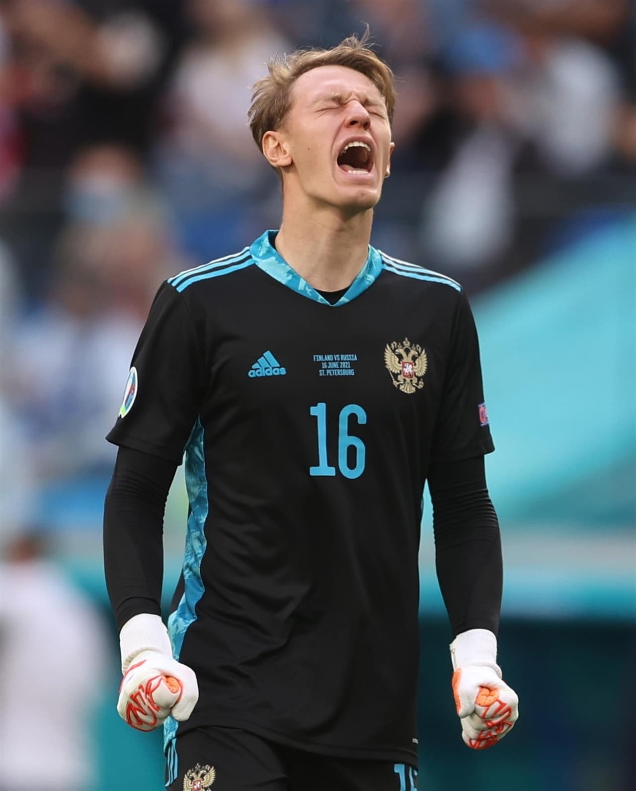 Rusia consigue su primera victoria tras derrotar 1-0 a Finlandia durante la segunda jornada del Grupo B en la Euro 2020. Parecía que los visitantes ponían el primer gol del encuentro pero, tras revisión del VAR, se anulaba la anotación. Ya al filo de la primera mitad, Aleksei Miranchuck anotó el tanto que le dio la victoria a los rusos en San Petersburgo.