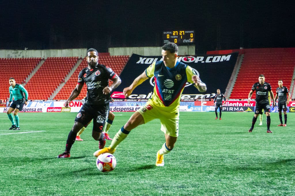 Las Águilas logran vencer 0-2 a Xolos con anotaciones de Pedro Aquino y Henry Martin. América ha conseguido ganar en cuatro de sus últimos cinco partidos. Tras perder el invicto, Xolos acumula tres partidos seguidos sin poder ver la victoria.