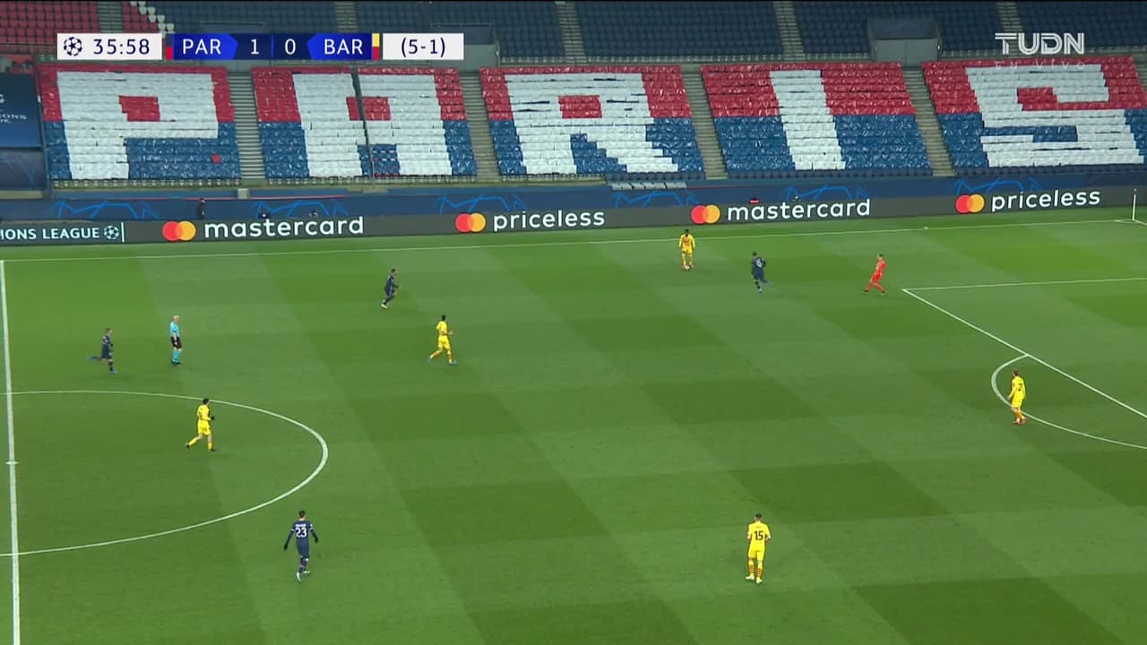 ¡TIRO ATAJADO! disparo por Antoine Griezmann.