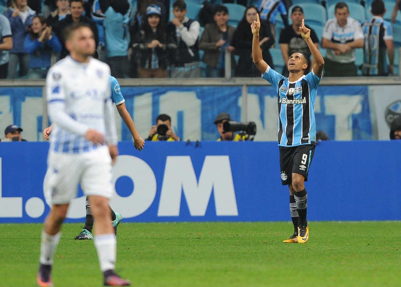 Gremio de Portoalegre eliminó al argentino Godoy Cruz con dos triunfos en la serie (0-1 y 2-1) para demostrar superioridad con miras a los cuartos de final.