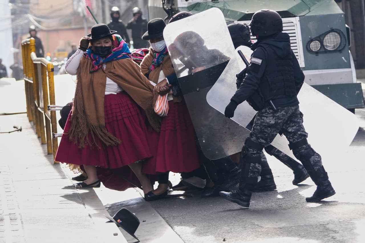 La falta de combustible y las fuertes protestas agudizan la crisis en Bolivia