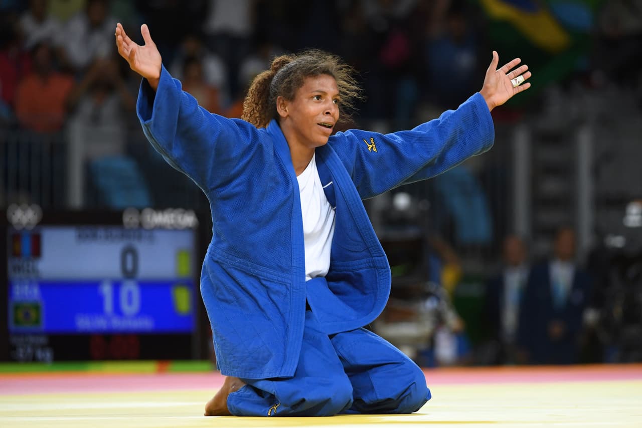 La judoca brasileña Rafaela Silva al derrotar Sumiya Dorjsuren (Mongolia) en la categoría de 57 kg.
<br>