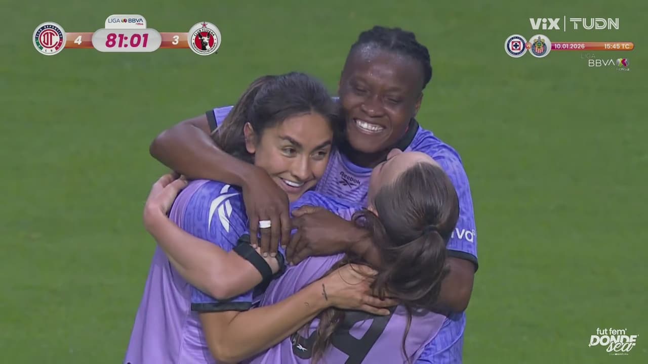 ¡Se niegan a morir! Karen Díaz gana el balón por alto y vence a Martínez